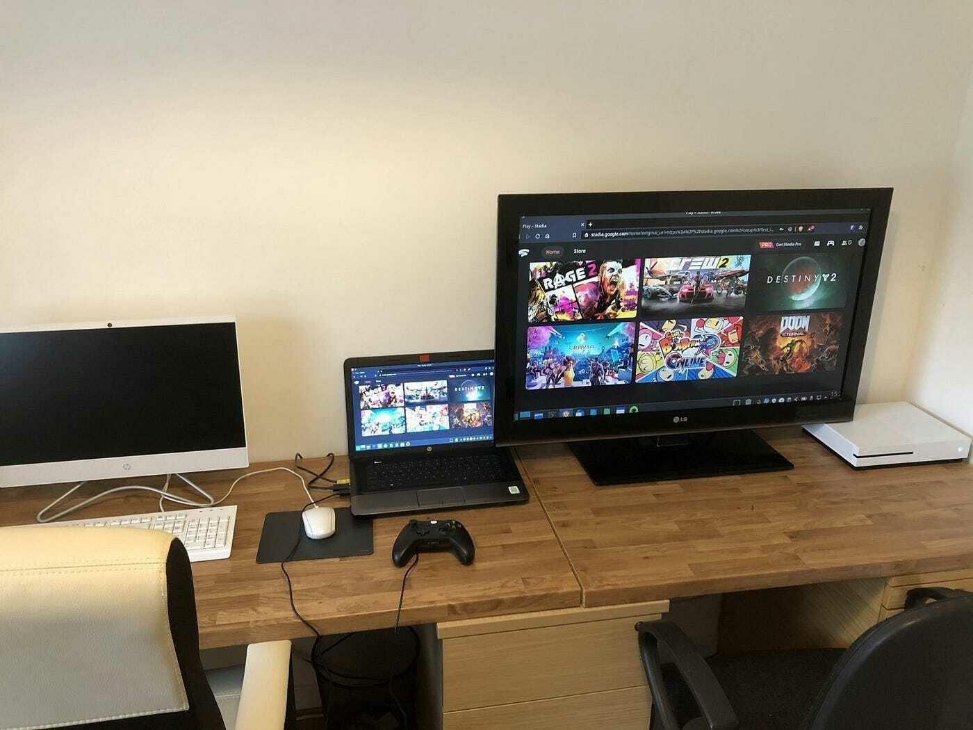 Office gaming setup in 2022